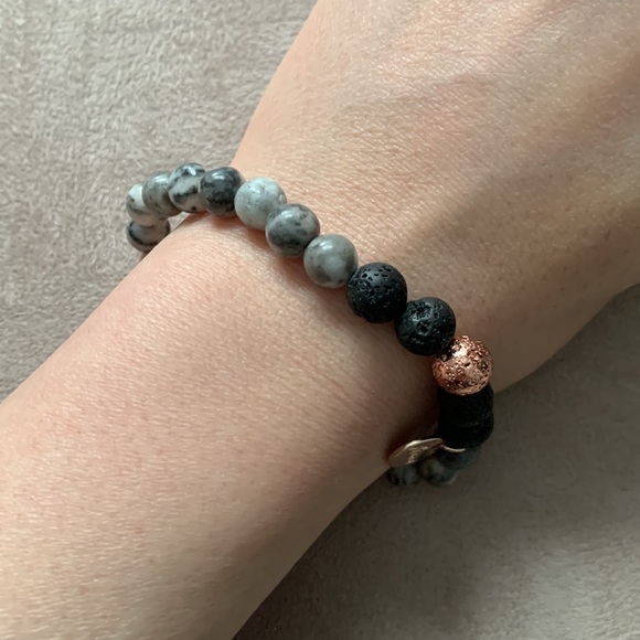 3/$25 | AURA Diffuser bracelet and essential oil | NWOT - Picture 3 of 4